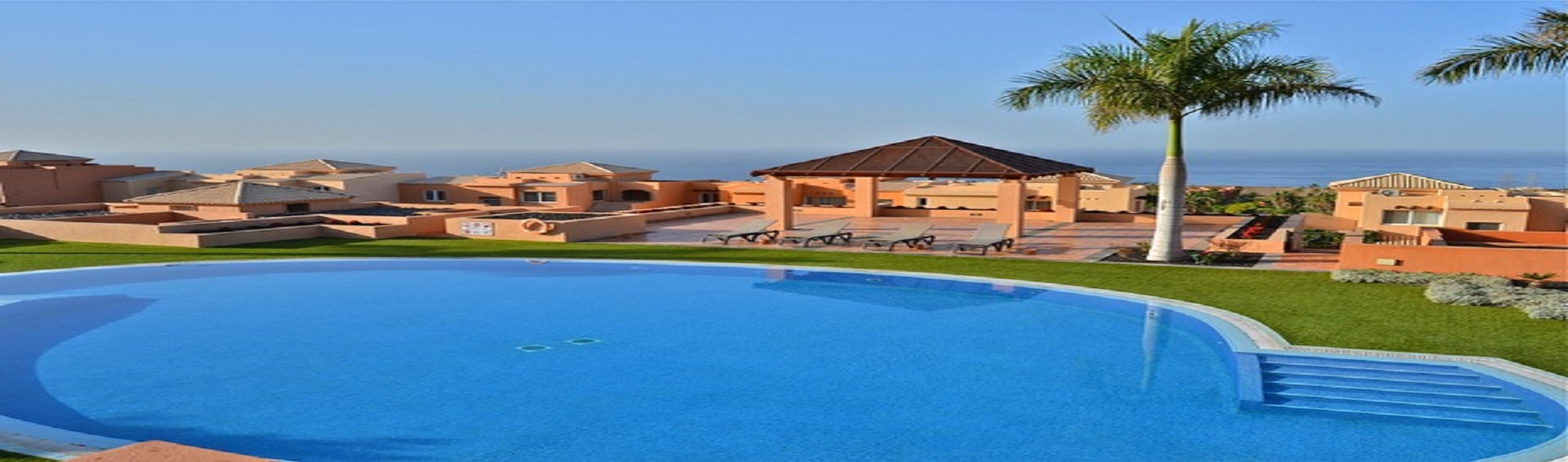 Вилла в шикарном комплексе из 28 вилл класса люкс в Sunset Golf Village, Costa Adeje